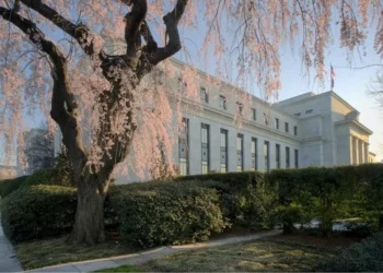 Fed reduz juros pela primeira vez em nove meses