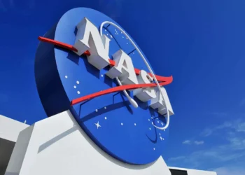 NASA mantém equipes de SpaceX e Blue Origin ativas, mas sem pagamento imediato