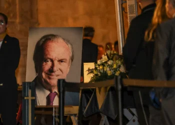 Amor a Portugal e “luta pela democracia”. Velório de Balsemão juntou direita e esquerda