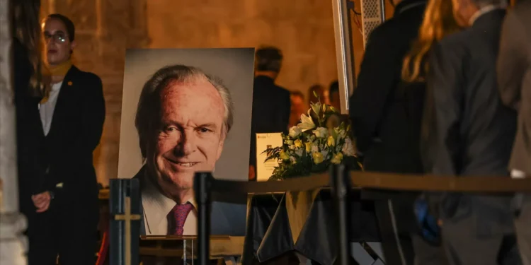 Amor a Portugal e “luta pela democracia”. Velório de Balsemão juntou direita e esquerda