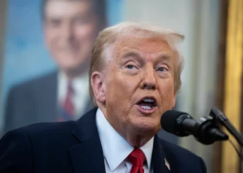 Irritado com anúncio televisivo, Trump agrava tarifas ao Canadá