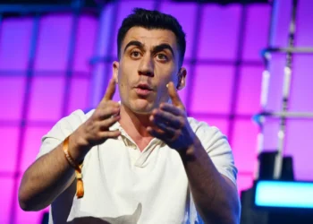 Panayiotou, o eurodeputado que “não percebe nada” de política e que foi eleito pelas redes sociais