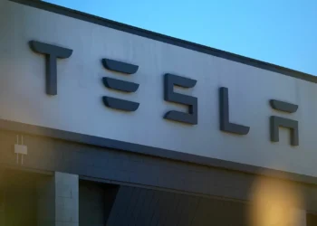 Musk pode ganhar até 760 mil milhões de euros em acções da Tesla nos próximos dez anos