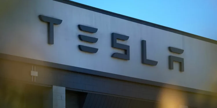 Musk pode ganhar até 760 mil milhões de euros em acções da Tesla nos próximos dez anos