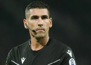 Nota 4 para Fábio Veríssimo. “Muito boa arbitragem, num jogo difícil”