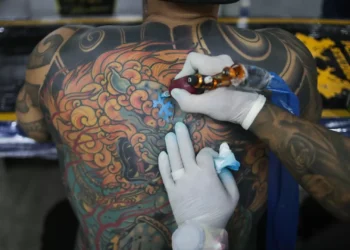 Tatuagens prejudicam sistema imunitário, diz estudo