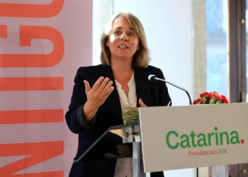 Catarina Martins considera “caso gravíssimo” escutas sem autorização a António Costa