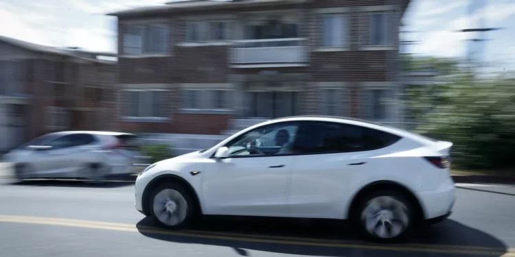 Tesla exige que fornecedores evitem peças fabricadas na China para carros nos EUA