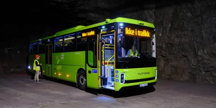 Dinamarca descobre falha de segurança em autocarros elétricos chineses