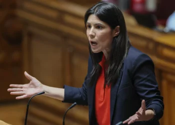 Fabian Figueiredo e Andreia Galvão vão substituir rotativamente Mariana Mortágua no Parlamento