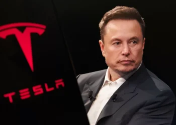 Elon Musk recua e Tesla reduz drasticamente meta do táxi-robô em Austin