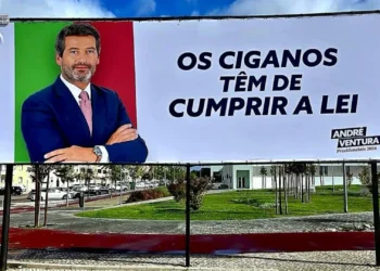 Ação em tribunal para obrigar Ventura a retirar cartazes