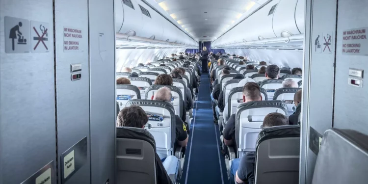 Tripulantes da aviação aprovam adesão à greve geral de 11 de dezembro