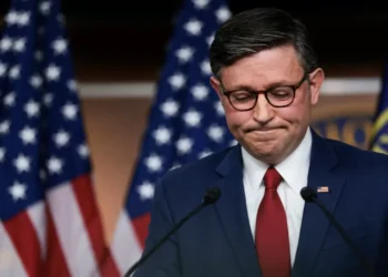 Republicanos preparam votação no Senado para acabar com shutdown nos EUA