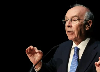 Marques Mendes acusa Gouveia e Melo de dizer disparates e de precipitações polémicas