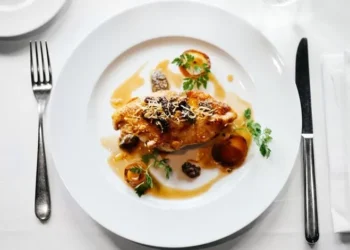 Governo pondera aumentar subsídio de refeição já em 2026 mas não detalha valor