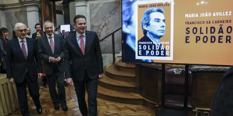 Livro junta Montenegro, Cavaco, Passos, Mendes e e Cotrim no parlamento