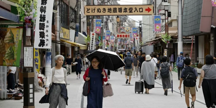 Salários reais no Japão caem pelo nono mês consecutivo face à crescente inflação