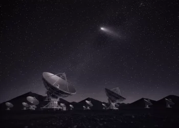 Cometa interestelar 3I/ATLAS emite sinal de rádio