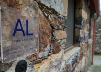 Moedas assegura que suspensão de novos registos de alojamento local em Lisboa continua até tomada de posse