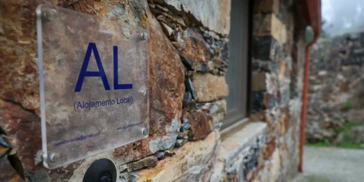 Moedas assegura que suspensão de novos registos de alojamento local em Lisboa continua até tomada de posse