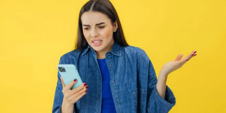 7 sinais de que o uso do celular já está afetando seu corpo (e você nem percebeu)