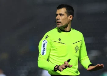 Nota 3 para Carlos Macedo. “Faltou segundo amarelo a João Tomé”