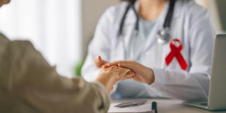 Brasil elimina transmissão vertical do HIV e registra menor mortalidade em 32 anos