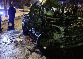Ataque russo em Kharkiv faz dois mortos e oito feridos