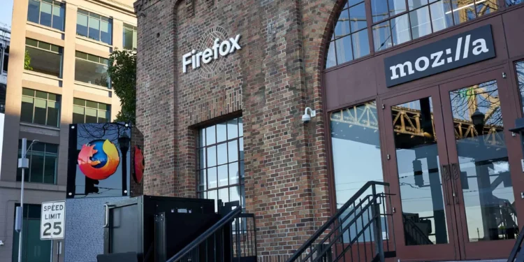 Mozilla nomeia novo CEO em meio à corrida por navegadores com IA