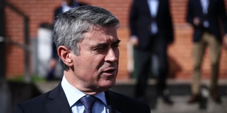 José Luís Carneiro acusa Governo de desvalorizar o combate à pobreza