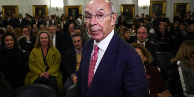 Marques Mendes pediu autorização para divulgar nome de clientes