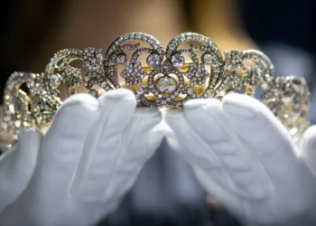 Preços da Platina disparam mais de 110% em 2025, superando subida do ouro