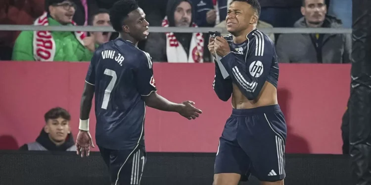 Real Madrid volta a tropeçar e é ultrapassado pelo Barcelona