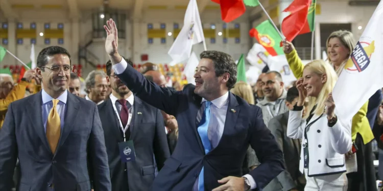 Ventura recorre de ordem de retirada de cartazes sobre ciganos