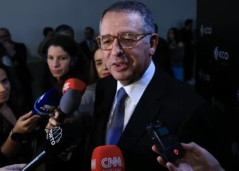 Seguro não comenta salários e Montenegro, mas também pede governos “com estratégia”