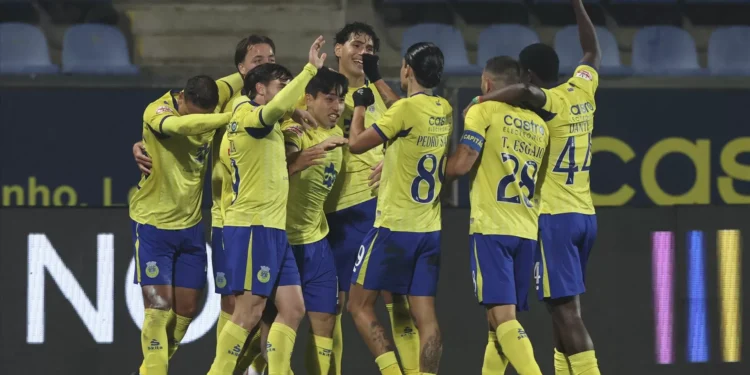 Arouca dá pontapé na crise e vence Alverca