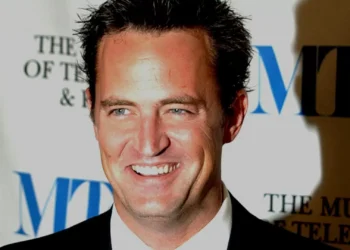 Médico que injetou droga no ator Matthew Perry condenado a dois anos e meio de prisão