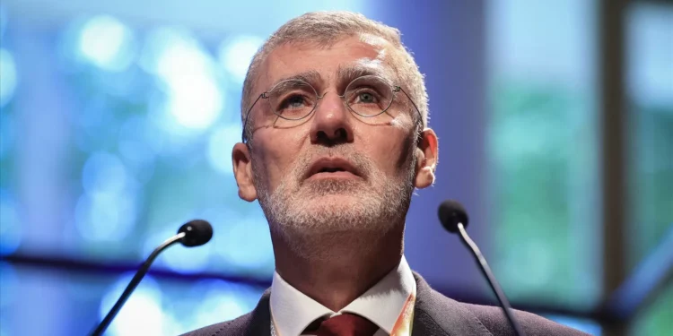 Gouveia e Melo denuncia pressões para retirar apoios à sua candidatura