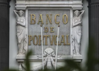 Banco de Portugal revê em alta crescimento da economia e em baixa o défice esperado