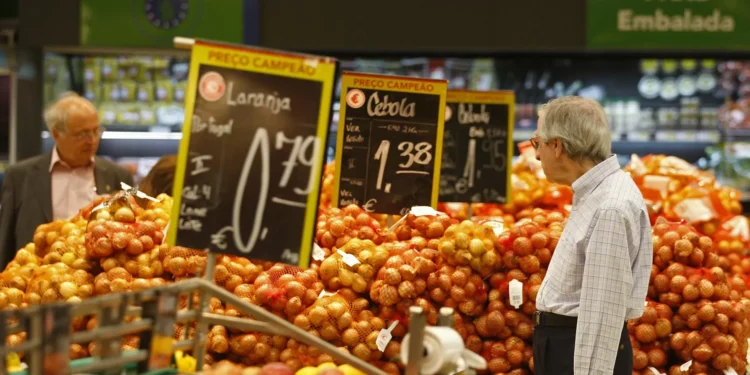 Inflação desce para 2,2% em novembro. Poderá ser “sinal de estabilidade”, diz economista