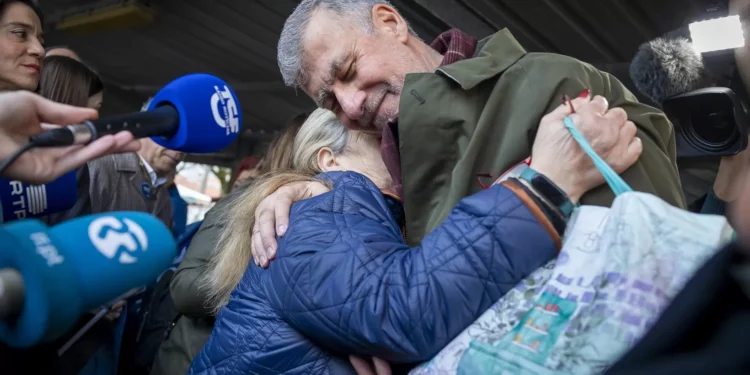 “Homem das vacinas”: Almirante fura no eleitorado mais velho