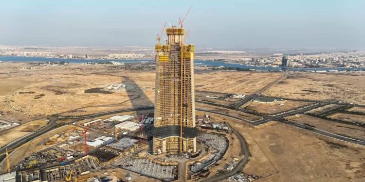 Prédio mais alto do mundo se aproxima de marca importante em sua construção