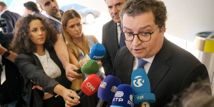 Ministro das Finanças alerta para baixa rentabilidade dos produtos de poupança