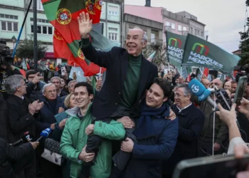 Ajuda de Montenegro e “multidão” no Minho: Mendes viu a rua “aparecer nas sondagens da televisão”