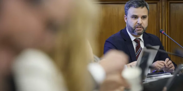 Carruagem separou-se de comboio Intercidades devido a “fratura por fadiga”