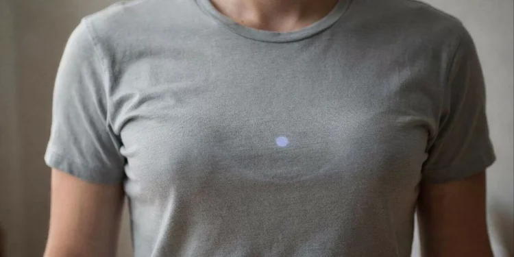 A roupa do futuro que funciona como um microfone e monitora sua saúde