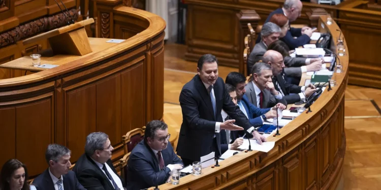 ​Mau tempo: Governo pede novo adiamento do debate quinzenal com o primeiro-ministro