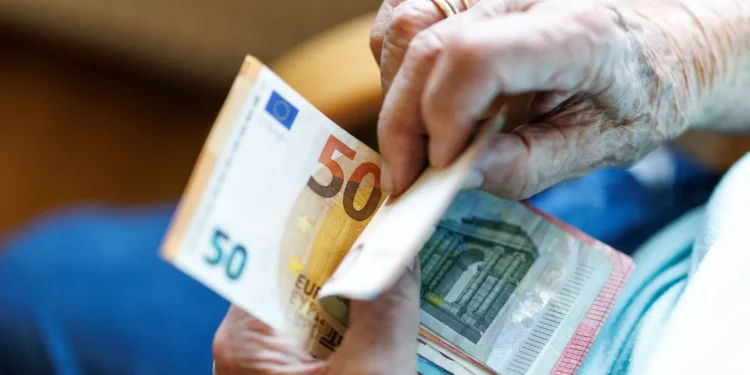 Novos depósitos de particulares batem recorde ao atingirem 144,3 mil ME em 2025