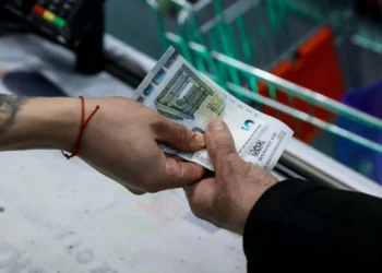 Dívida das famílias, empresas e Estado cai para 277,9% do PIB em 2025